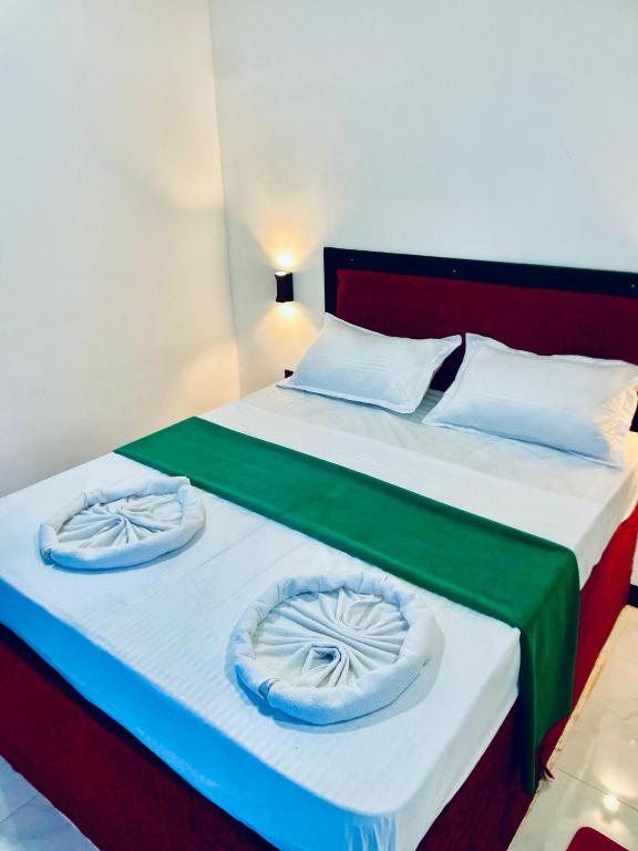 Postel nebo postele na pokoji v ubytování Cozy forest ella
