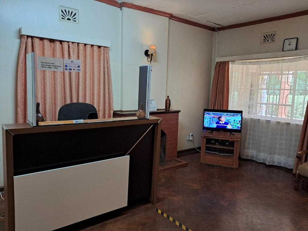 TV a/nebo společenská místnost v ubytování GRACEMONT Guesthouse