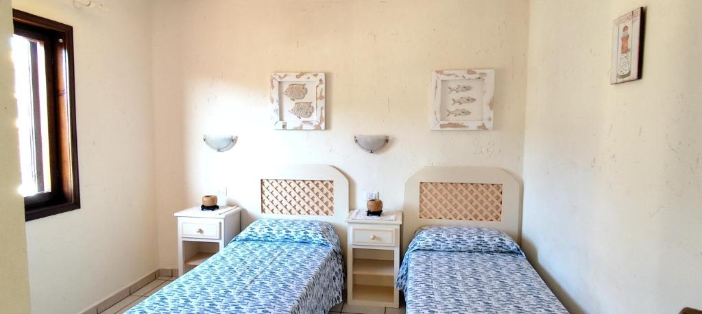 Łóżko lub łóżka w pokoju w obiekcie Sardegna Top Golfo Di Marinella