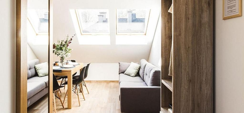 
Deluxe Two-Bedroom Apartment with Balcony and air conditioning in the Attic
