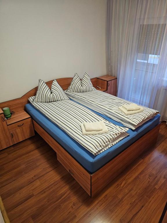 Postel nebo postele na pokoji v ubytování Apartament David Deva - 2 dormitoare & 1 living