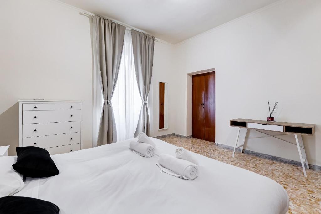 Posteľ alebo postele v izbe v ubytovaní VIVILO COLLECTION - San Vito View Apartment - 3 BDR 2 BATHS