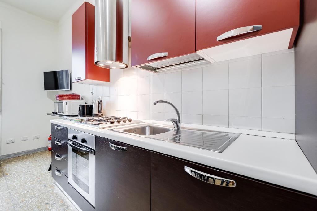 Kuchyňa alebo kuchynka v ubytovaní VIVILO COLLECTION - San Vito View Apartment - 3 BDR 2 BATHS