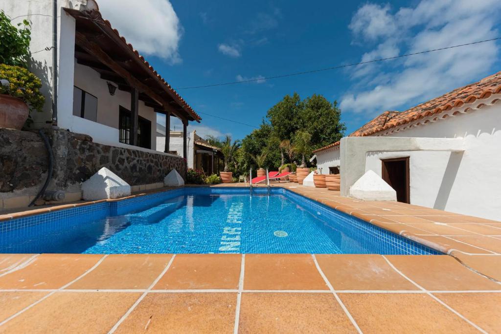Bazén v ubytování Welcoming house with pool in San Cristóbal - 85 m² nebo v jeho okolí
