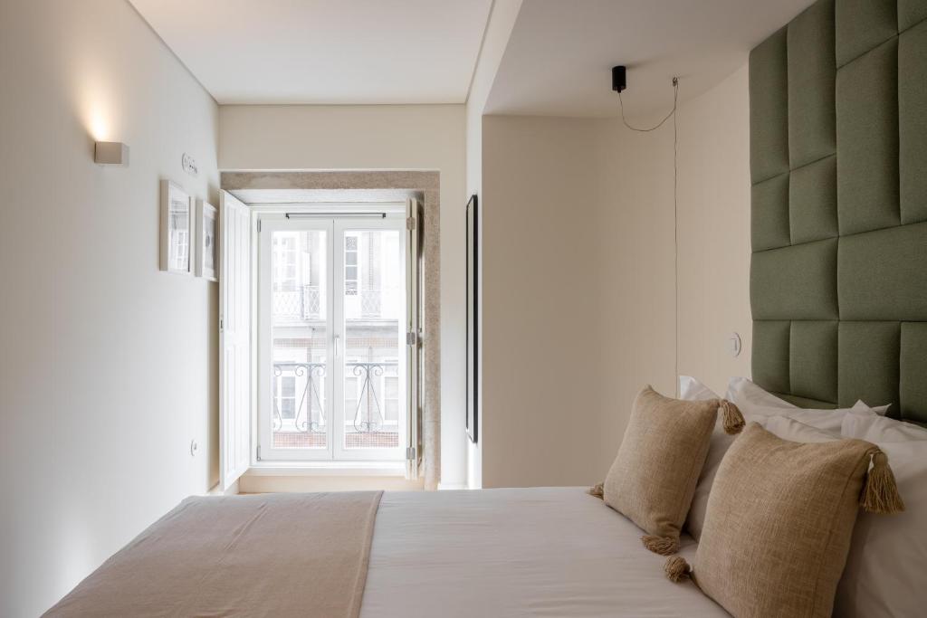 Postel nebo postele na pokoji v ubytování ORM Batalha Apartments