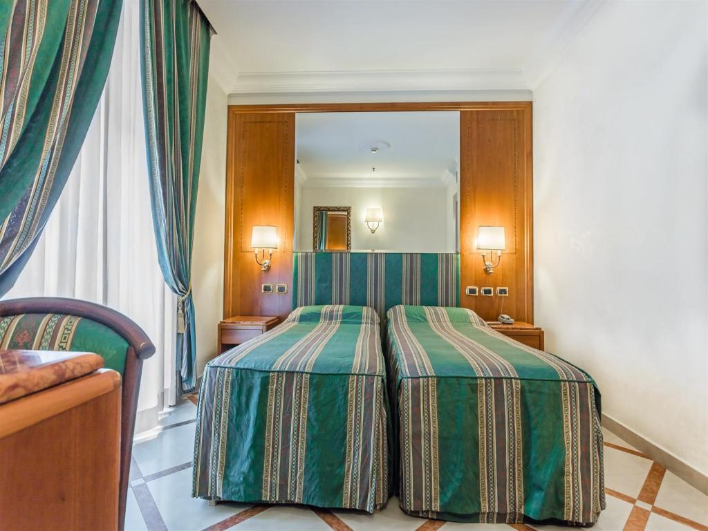 Postel nebo postele na pokoji v ubytování Raeli Hotel Regio