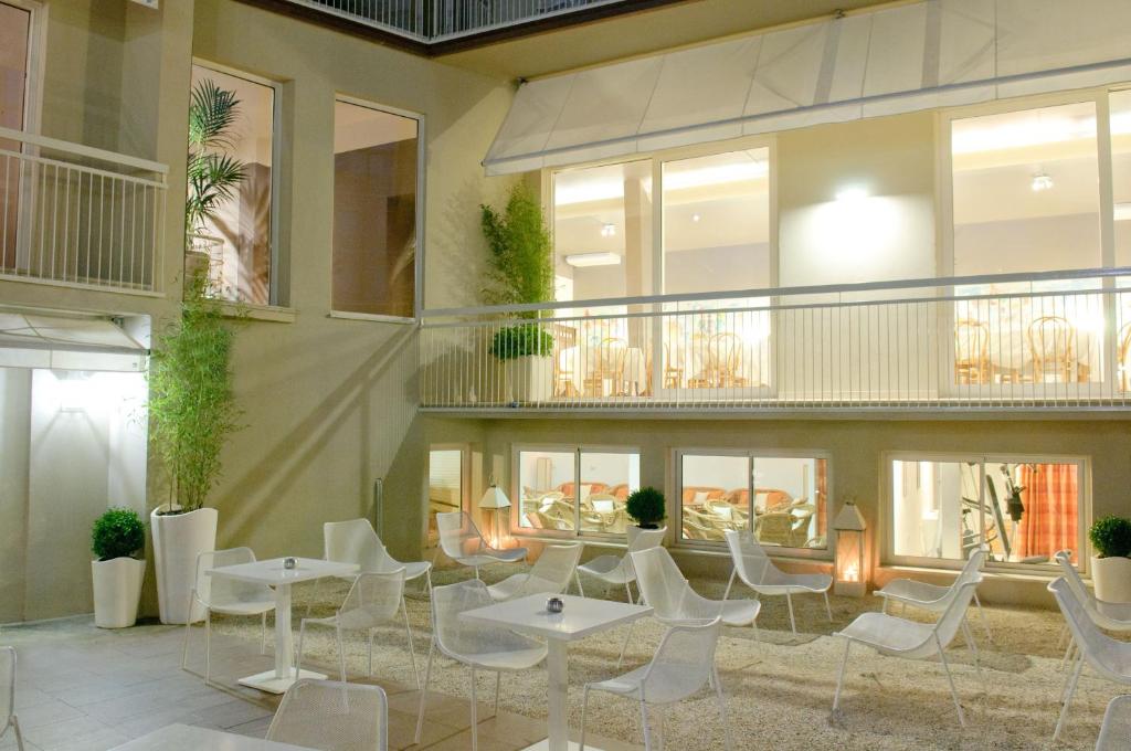 Posezení v ubytování HOTEL TRIONFAL - Fronte Mare - Vicinissimi al Centro