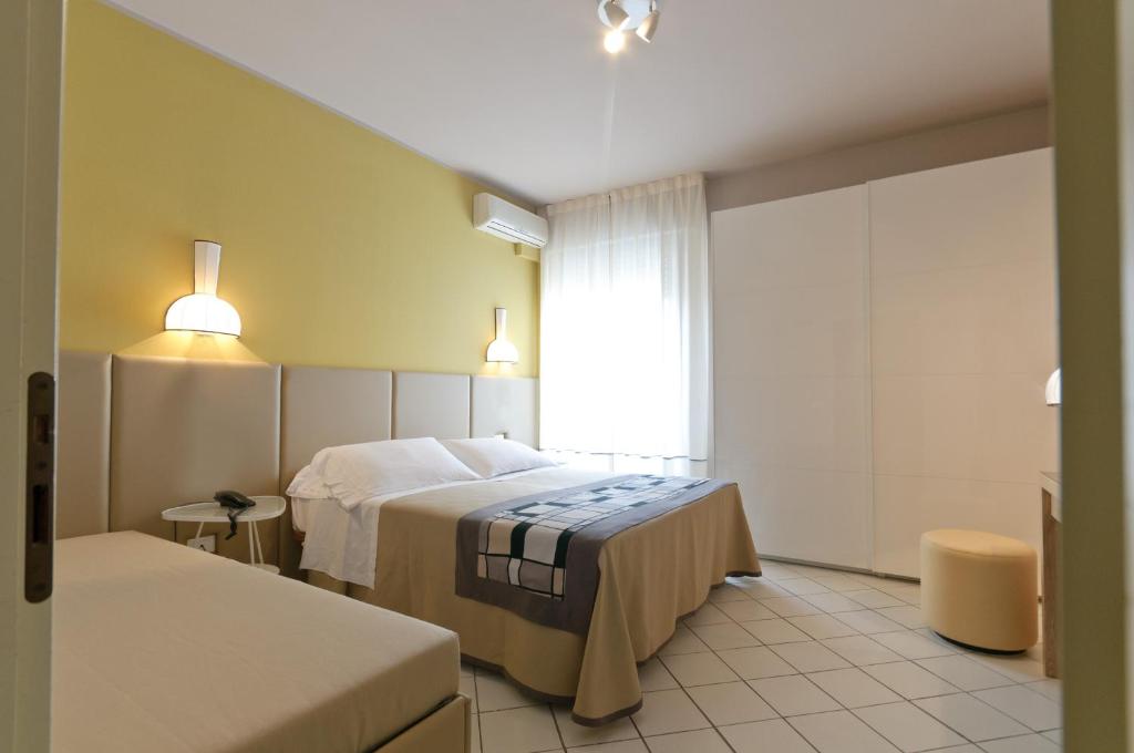 Postel nebo postele na pokoji v ubytování HOTEL TRIONFAL - Fronte Mare - Vicinissimi al Centro