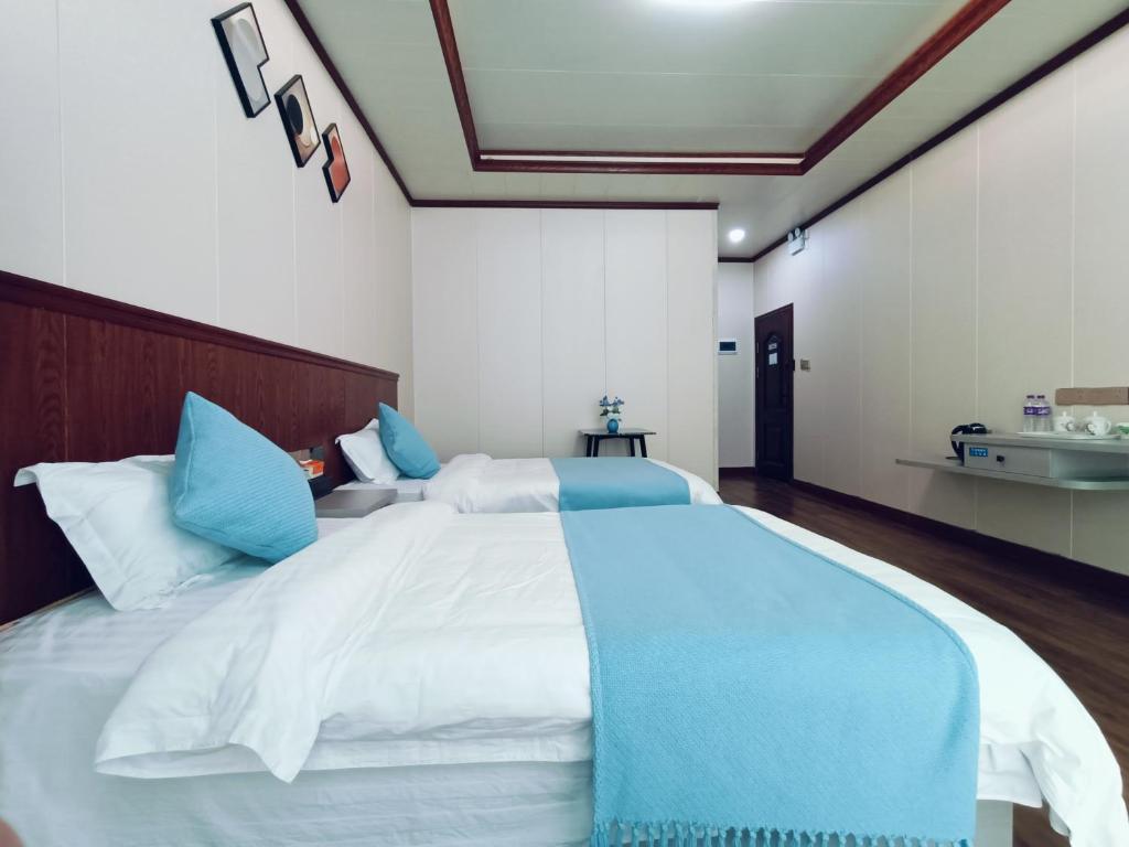 Postel nebo postele na pokoji v ubytování Meizhou Cloudy B&B
