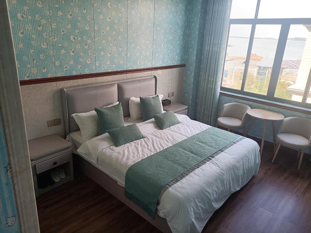 Postel nebo postele na pokoji v ubytování Meizhou Cloudy B&B
