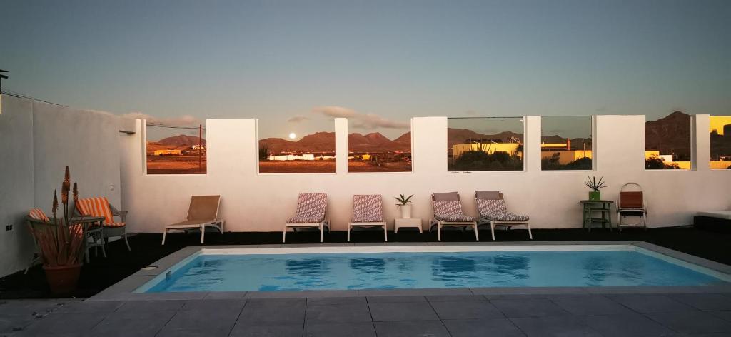 Πισίνα στο ή κοντά στο Ensuite room in Villa Gozo