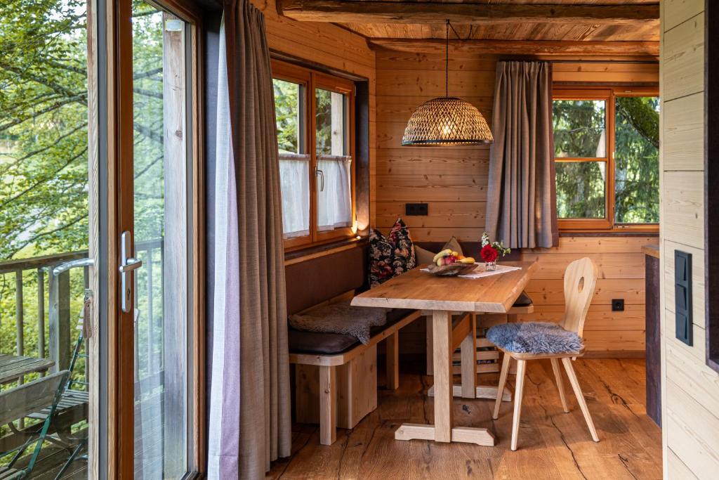 Ferienhof und Baumhaushotel - Two-Bedroom Treehouse Zeitraum