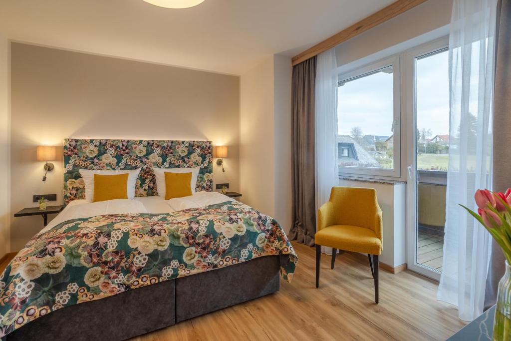 Postel nebo postele na pokoji v ubytování Natur- und Wohlfühlhotel Kastenholz