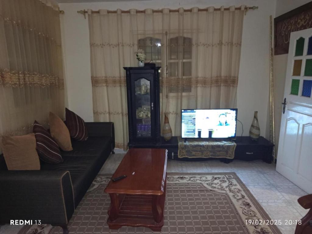 TV a/nebo společenská místnost v ubytování apartment with sea view