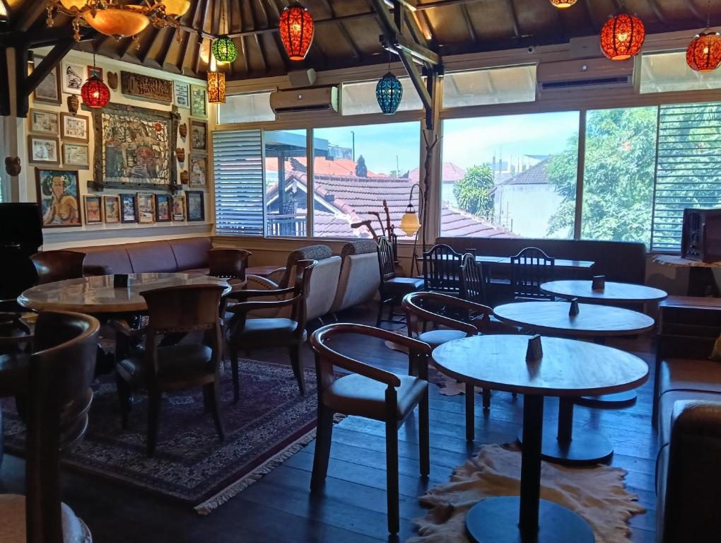 Posezení v ubytování Sari Bunga Hotel Legian Kuta Bali