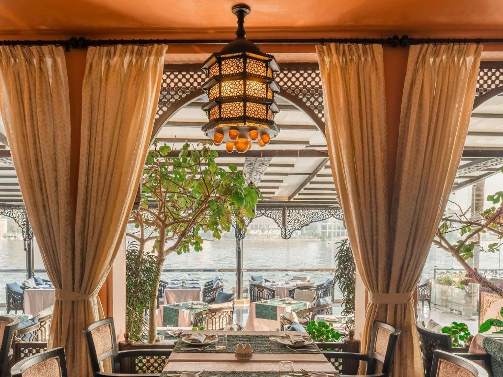 Restaurace v ubytování Sofitel Cairo Nile El Gezirah