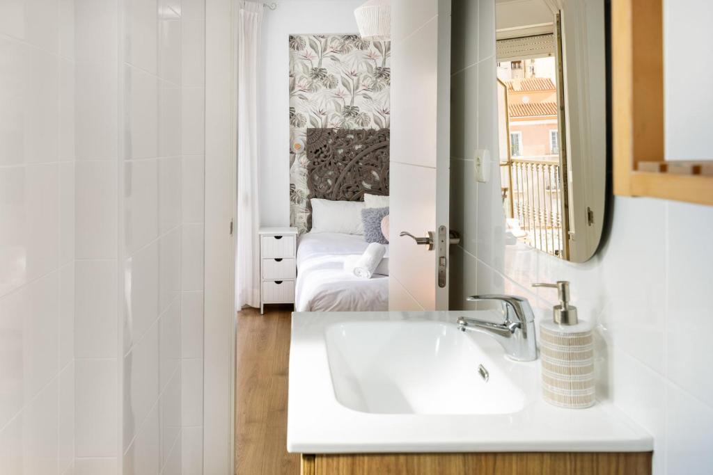 Posteľ alebo postele v izbe v ubytovaní WonderStays Apartamentos Morgan