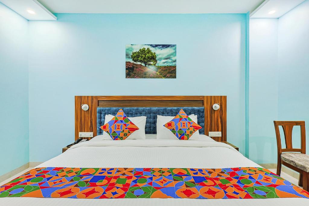 Postel nebo postele na pokoji v ubytování FabHotel Pristine - Nr Reis Magos Fort
