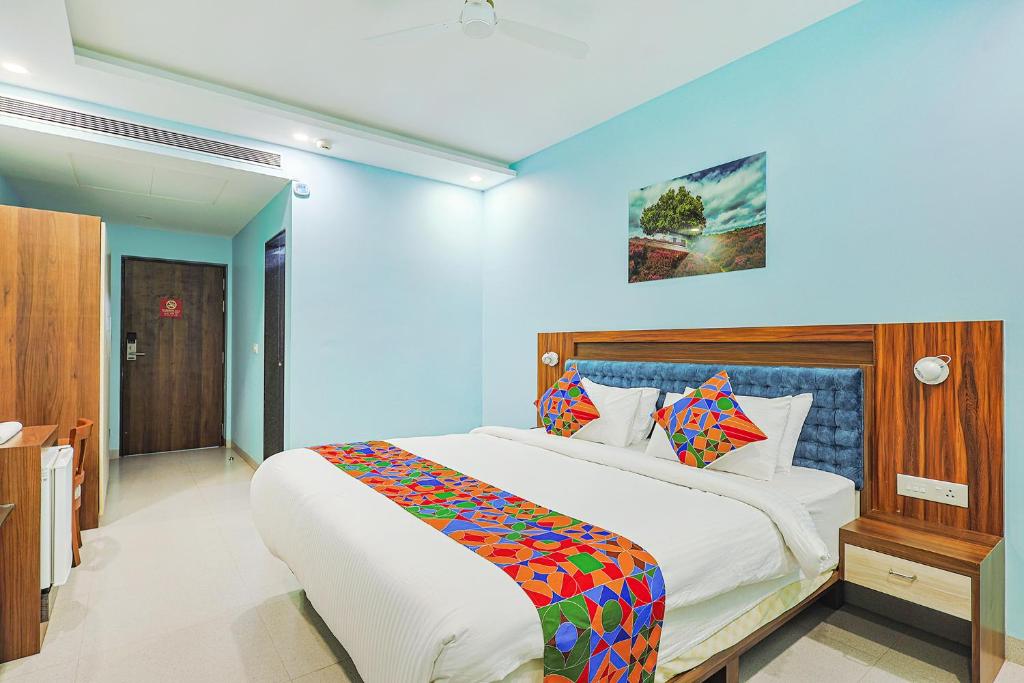 Postel nebo postele na pokoji v ubytování FabHotel Pristine - Nr Reis Magos Fort