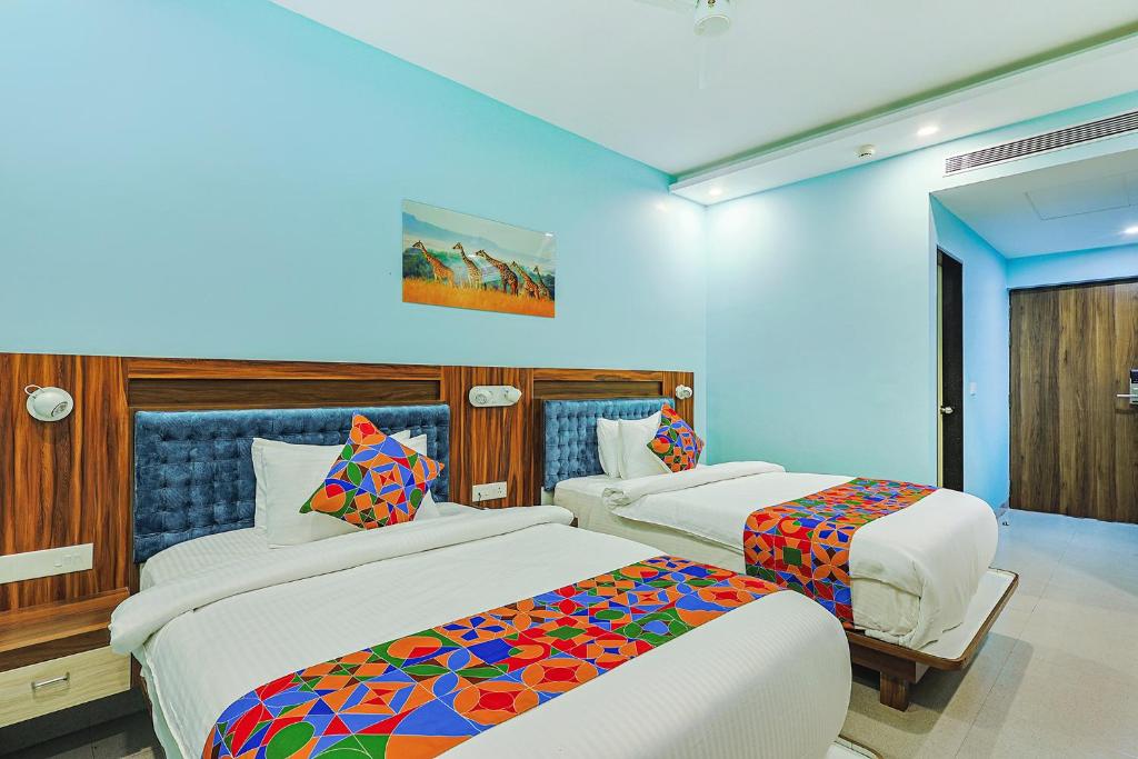 Postel nebo postele na pokoji v ubytování FabHotel Pristine - Nr Reis Magos Fort