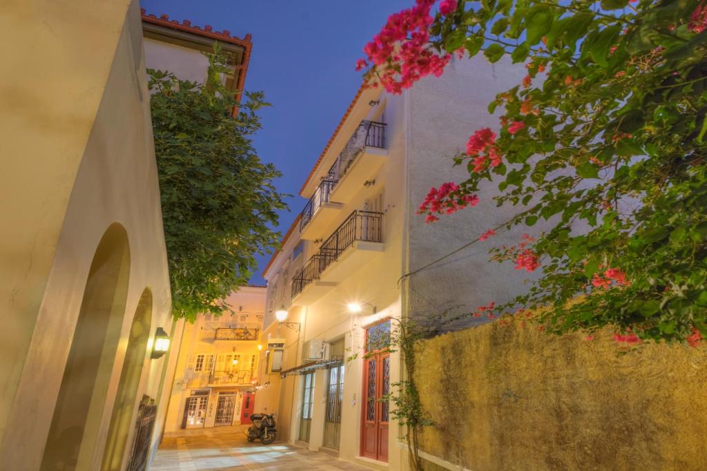 Το κτήριο όπου στεγάζεται  το ξενοδοχείο διαμερισμάτων