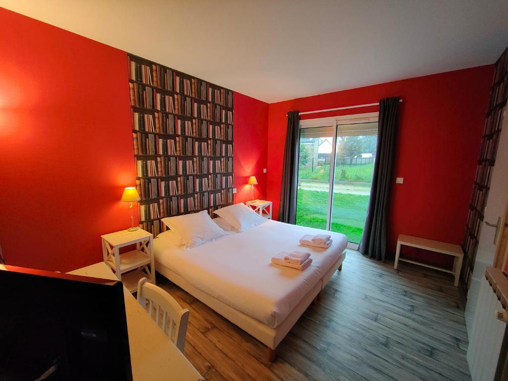 Postel nebo postele na pokoji v ubytování Hôtel Restaurant La Voile Bleue