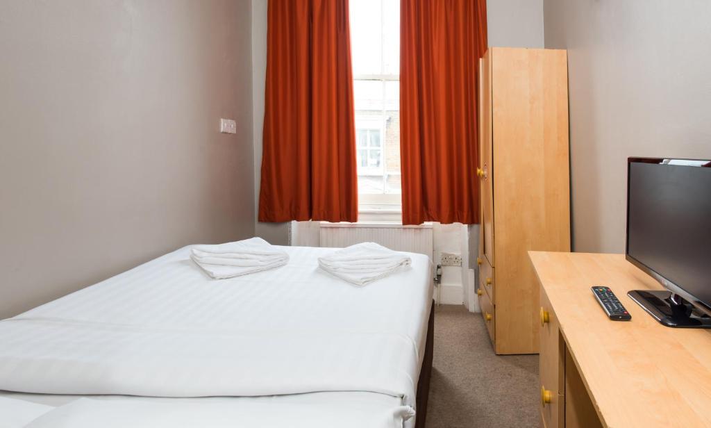 Postel nebo postele na pokoji v ubytování Aquarius Hotel
