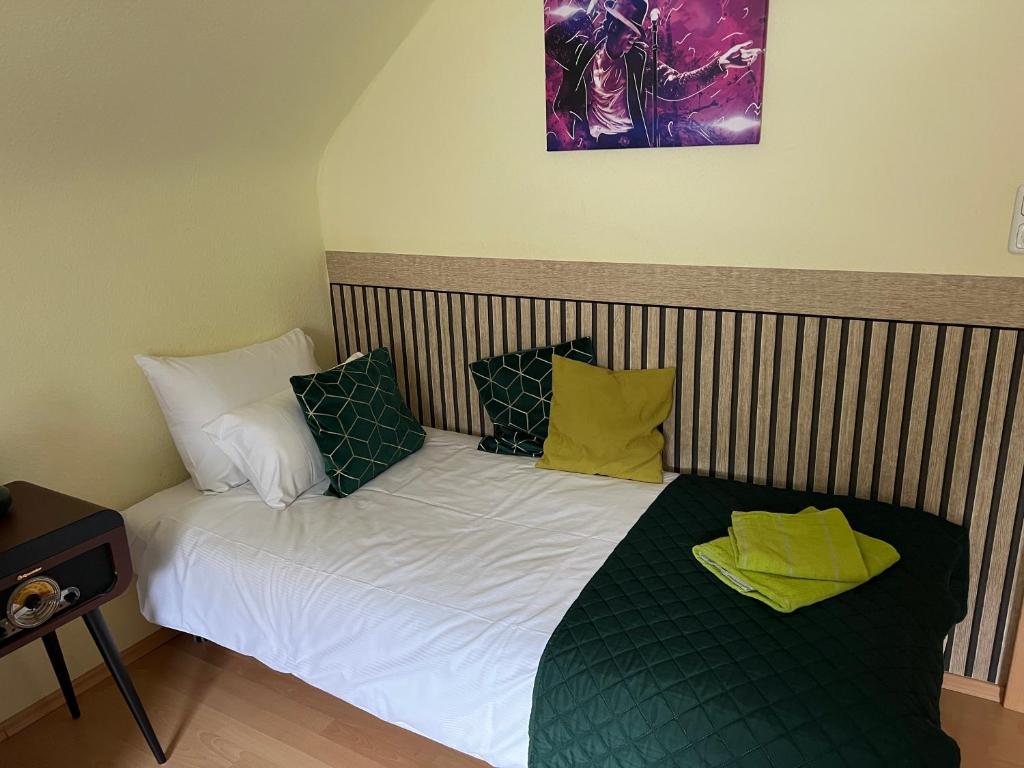Postel nebo postele na pokoji v ubytování Am Obersee Hotel