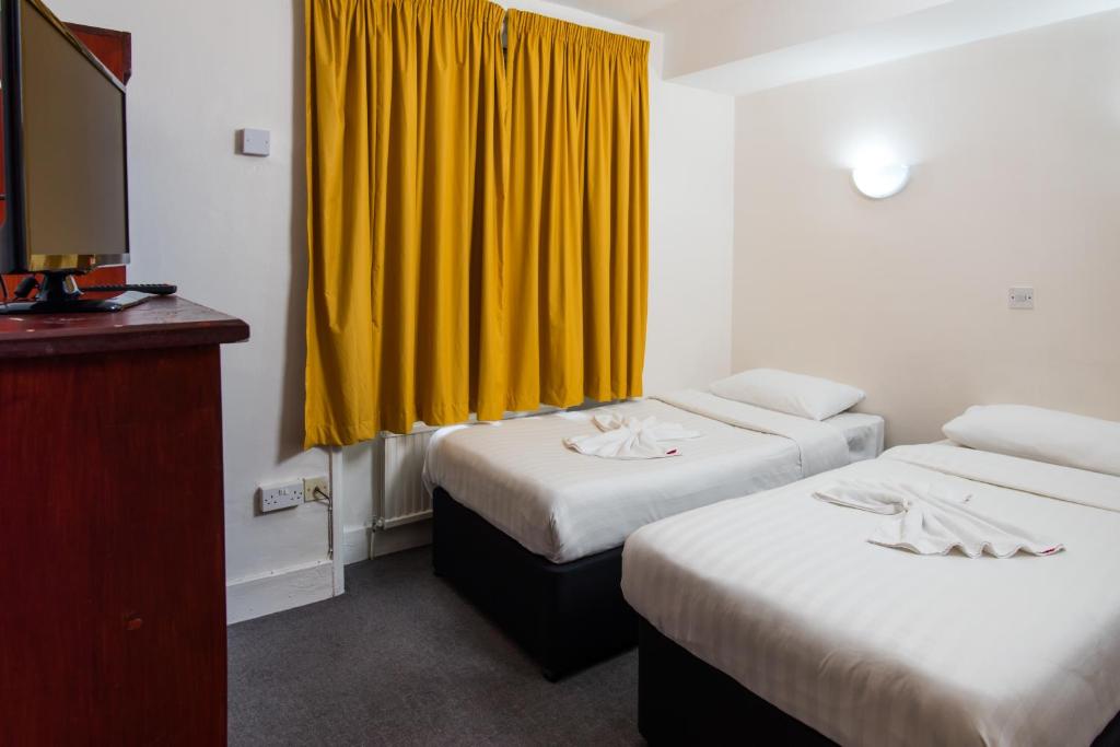 Postel nebo postele na pokoji v ubytování Aquarius Hotel