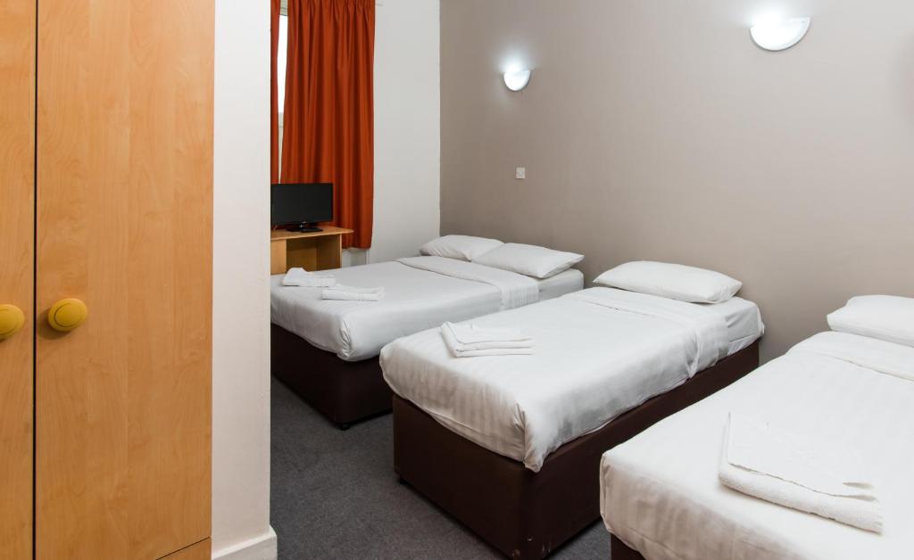 Postel nebo postele na pokoji v ubytování Aquarius Hotel