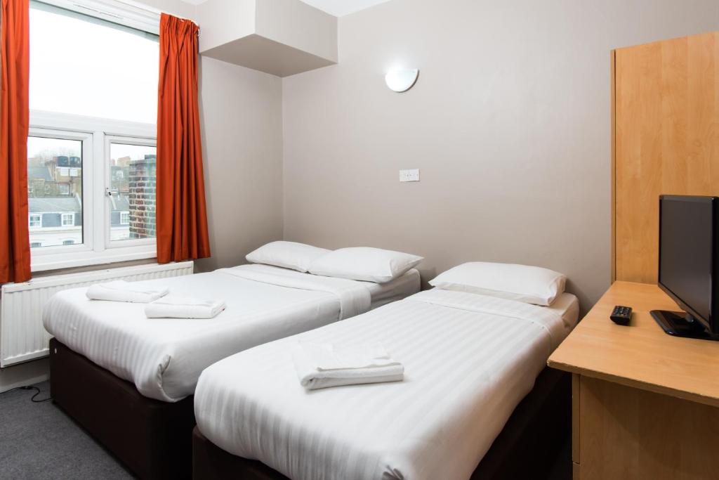 Postel nebo postele na pokoji v ubytování Aquarius Hotel