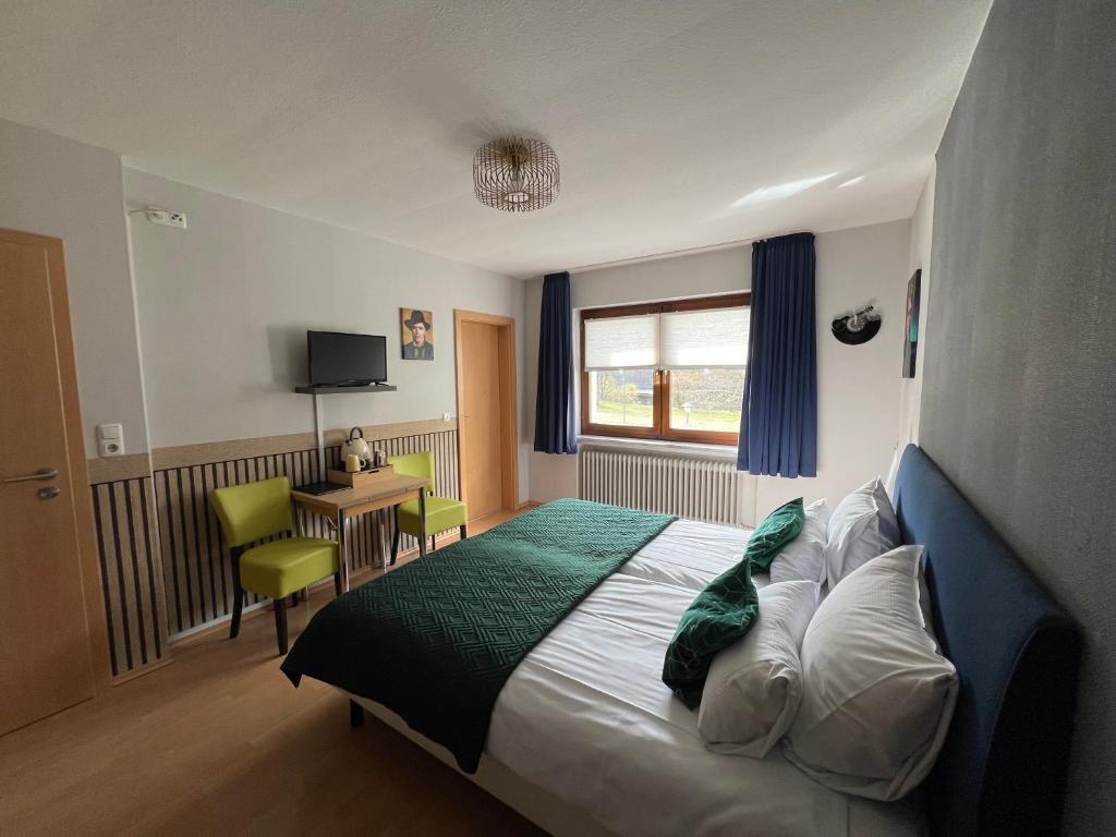 Postel nebo postele na pokoji v ubytování Am Obersee Hotel