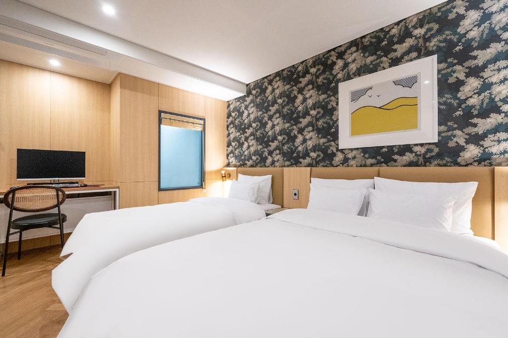 Postel nebo postele na pokoji v ubytování Hound Hotel Songtan