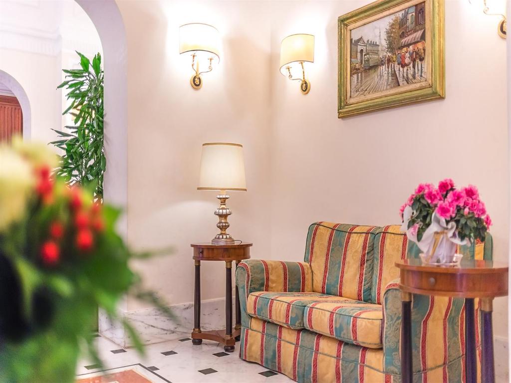 Posezení v ubytování Raeli Hotel Lux