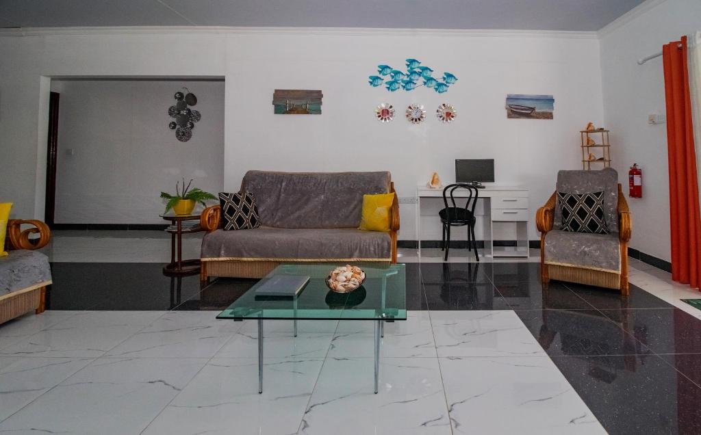 Posezení v ubytování L'échappée du Cap - Spacious Self Catering Apartment