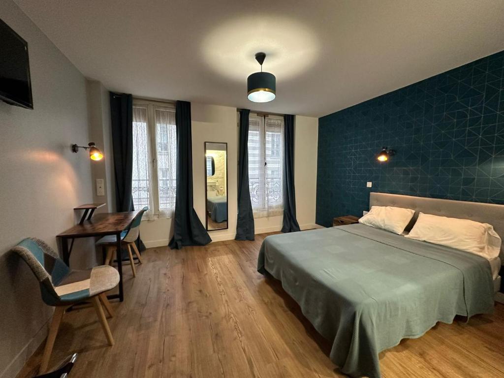Katil atau katil-katil dalam bilik di Hotel Telemaque