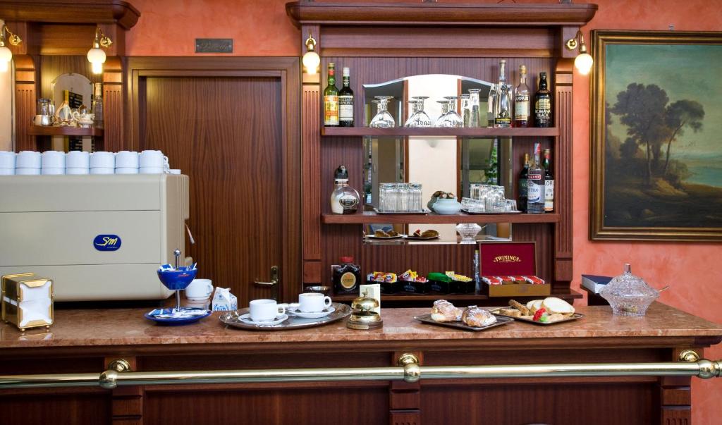 Příslušenství pro přípravu čaje a kávy v ubytování Hotel Rimini