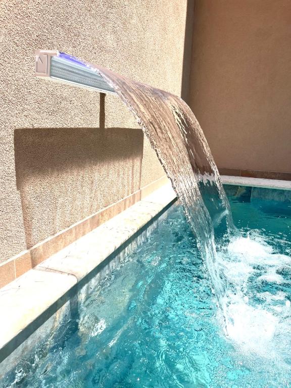 Bazén v ubytování Valdora luxury villa with pool nebo v jeho okolí