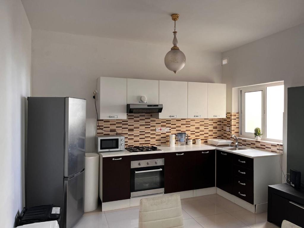 Kuchyň nebo kuchyňský kout v ubytování 4 Person Sliema Spacious Room Airconditioned and Self Check