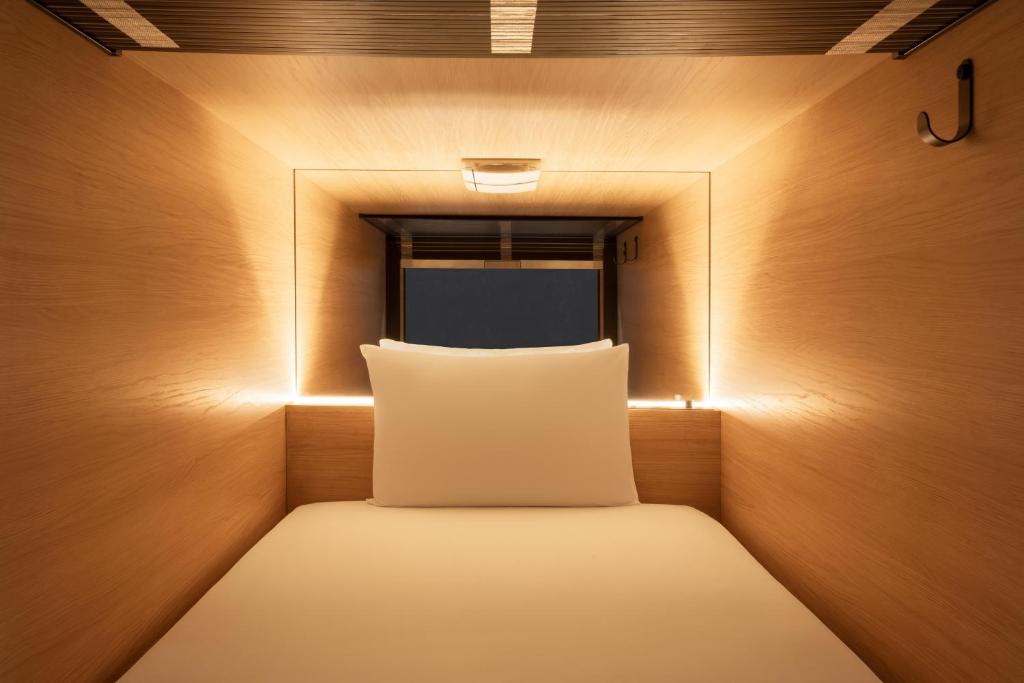 Ένα ή περισσότερα κρεβάτια σε δωμάτιο στο Zedwell Capsules Hotel, Piccadilly Circus
