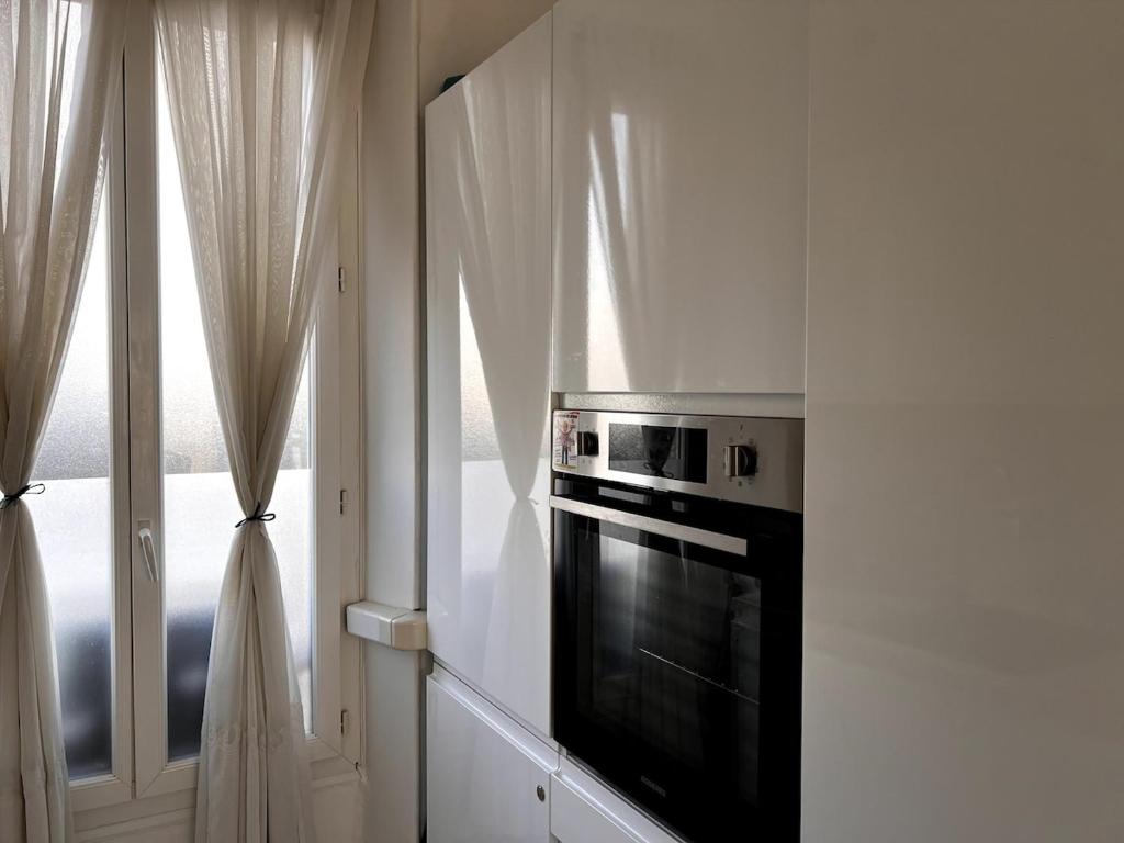 Kuchyňa alebo kuchynka v ubytovaní One Bedroom apartment in Cannes Center a few steps from the Croisette and the Martinez Hotel - 2032