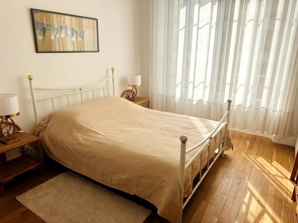 Posteľ alebo postele v izbe v ubytovaní One Bedroom apartment in Cannes Center a few steps from the Croisette and the Martinez Hotel - 2032