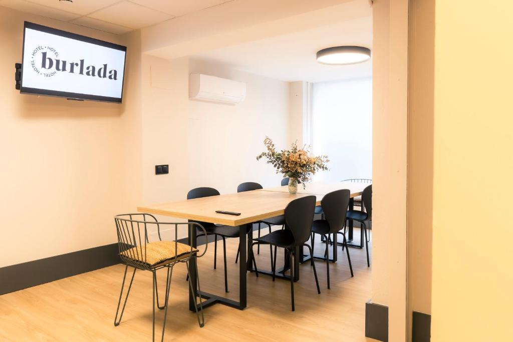TV a/nebo společenská místnost v ubytování Hotel Burlada