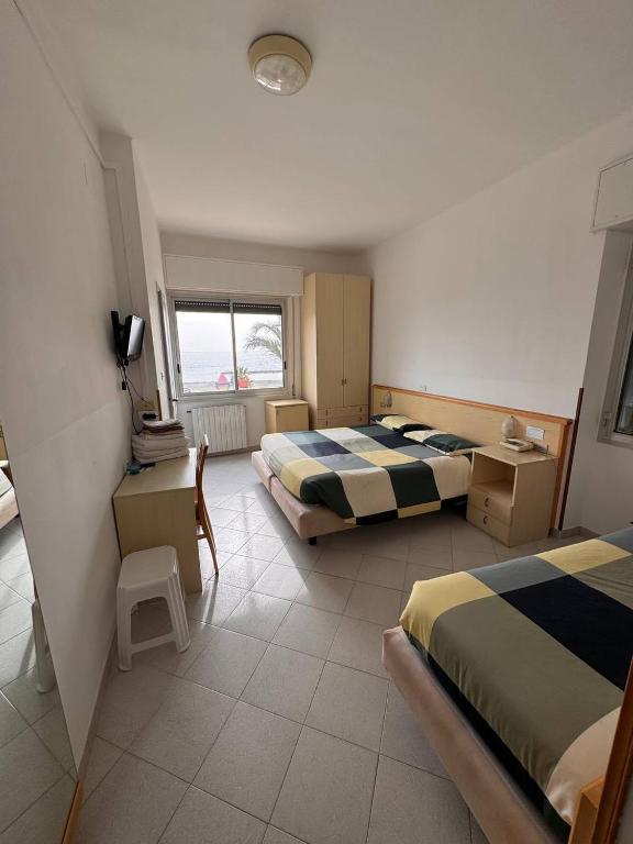 Łóżko lub łóżka w pokoju w obiekcie Hotel Ideal