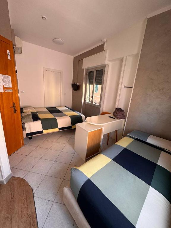 Łóżko lub łóżka w pokoju w obiekcie Hotel Ideal