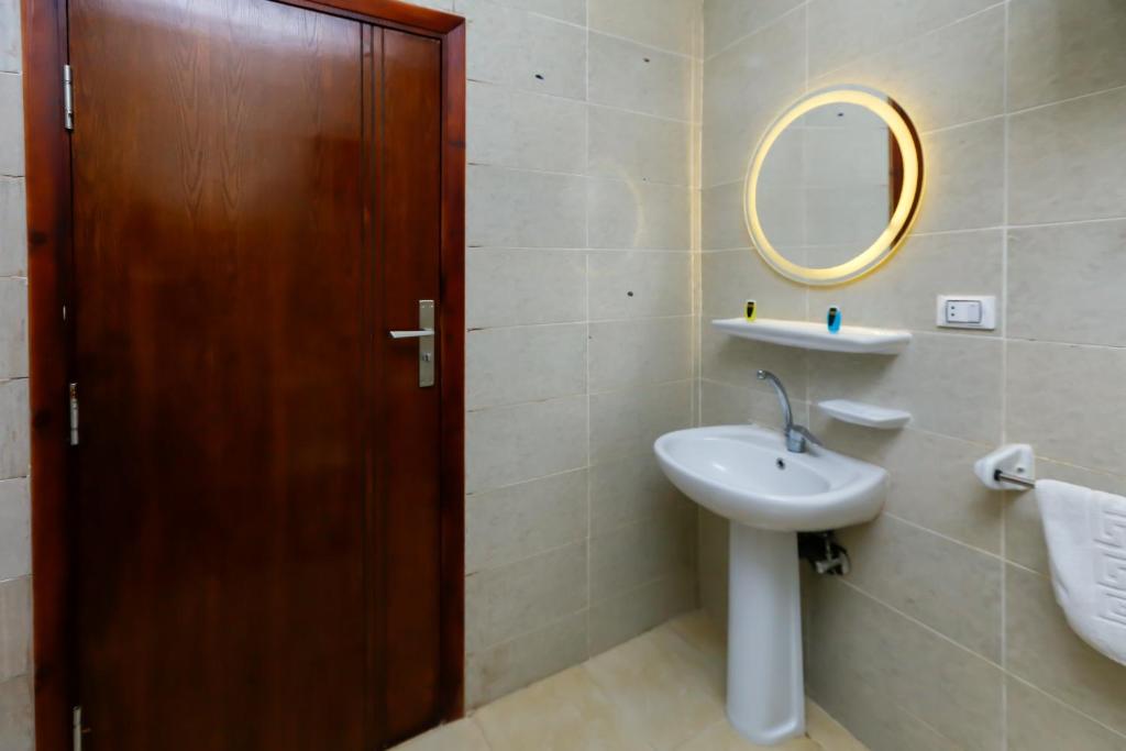 Turquoise Pyramids palace - 7