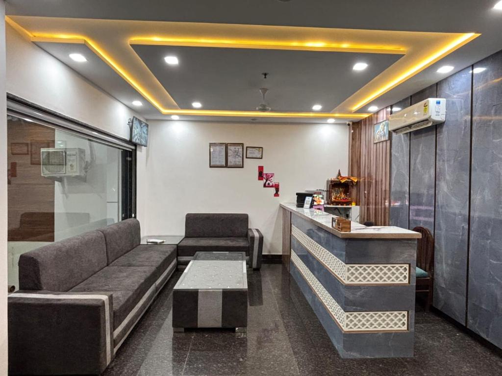 Posezení v ubytování Hotel Ganga Palace - Agra Dasaprakash Restuarant