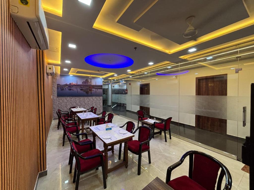 Posezení v ubytování Hotel Ganga Palace - Agra Dasaprakash Restuarant