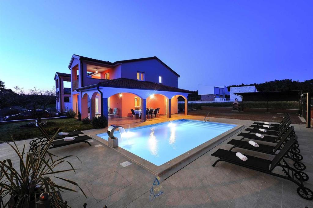 Villa Tea Novigrad by AwayToCroatia