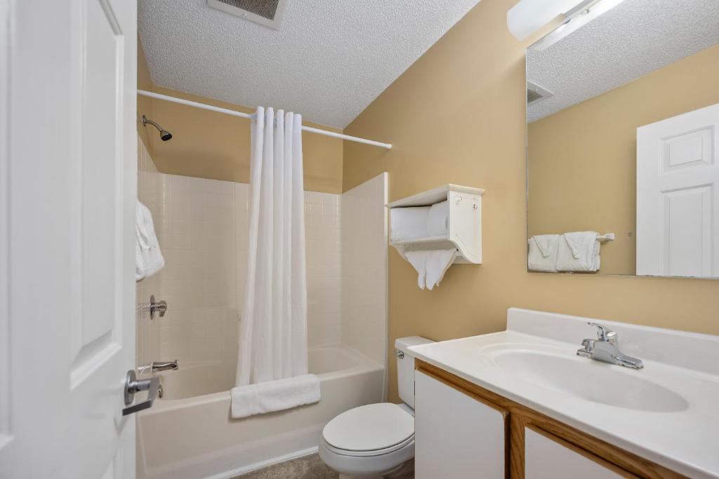 Ein Badezimmer in der Unterkunft Affordable Suites Myrtle Beach
